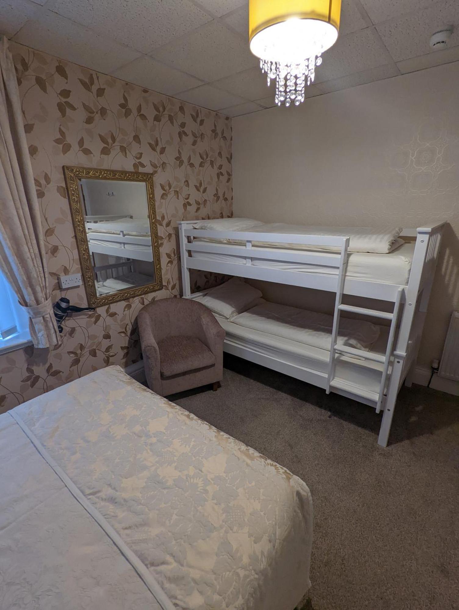 The Stafford Bed & Breakfast Blackpool Room photo