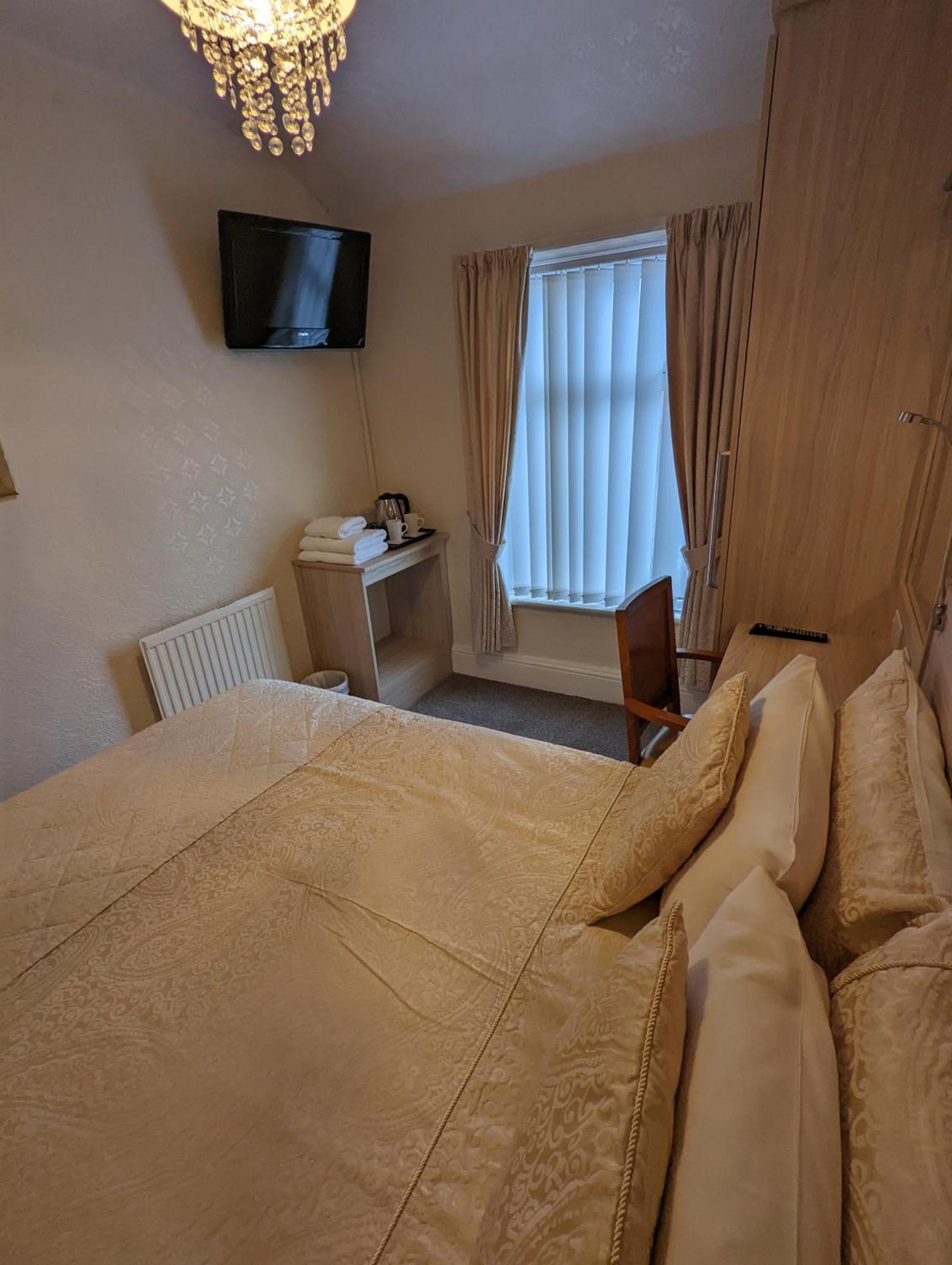 The Stafford Bed & Breakfast Blackpool Room photo